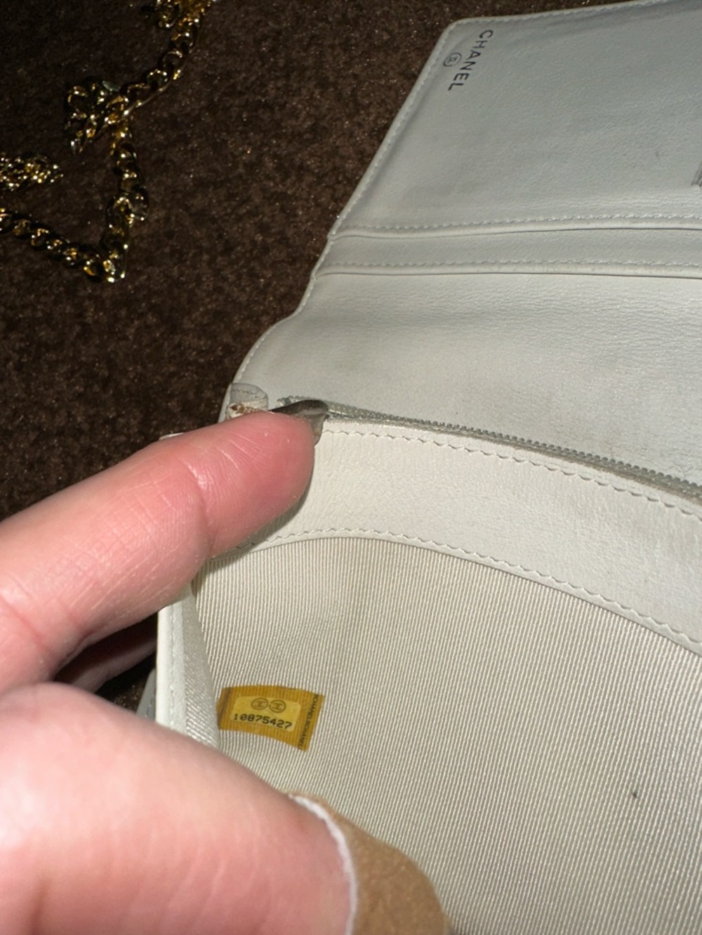 CHANEL Oatmeal white family shade. Quilted CC Logo Wallet - Picture 7 of 16